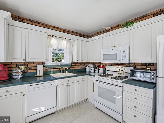 4th image of 8237 Bernard Dr S