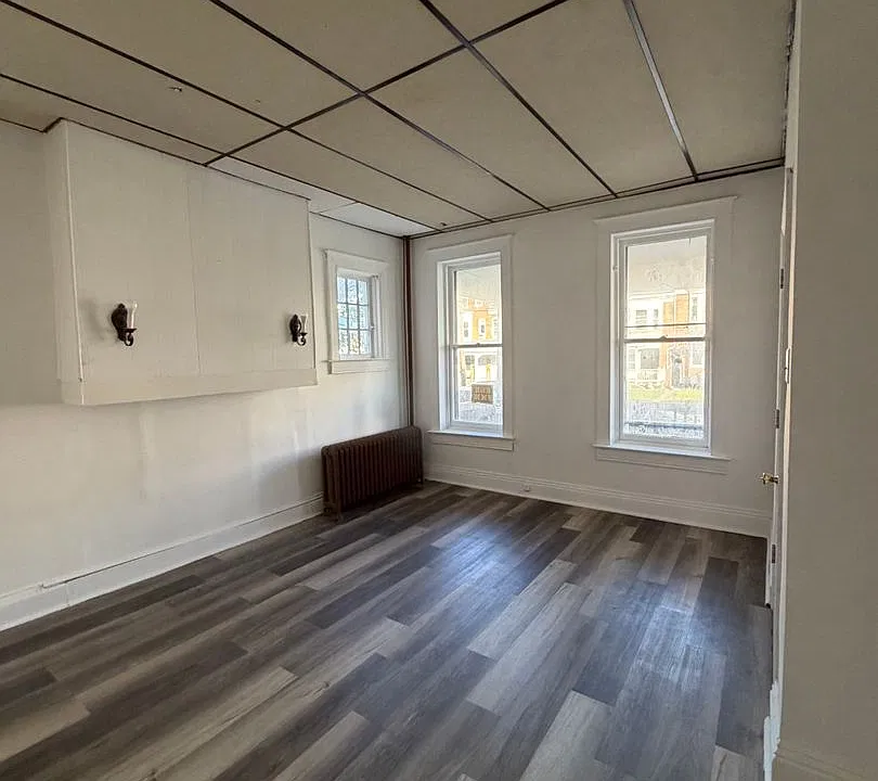 264 W Jackson St
