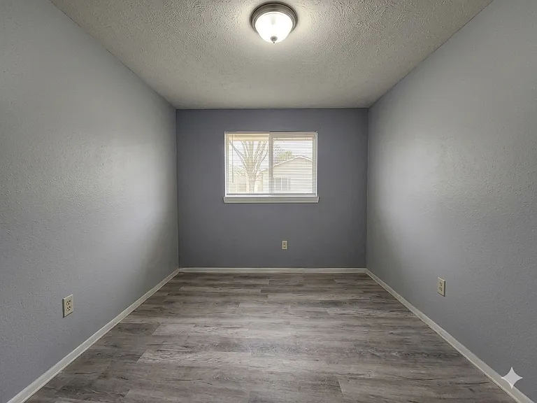 209 Roxana Ave #B — Photo 6
