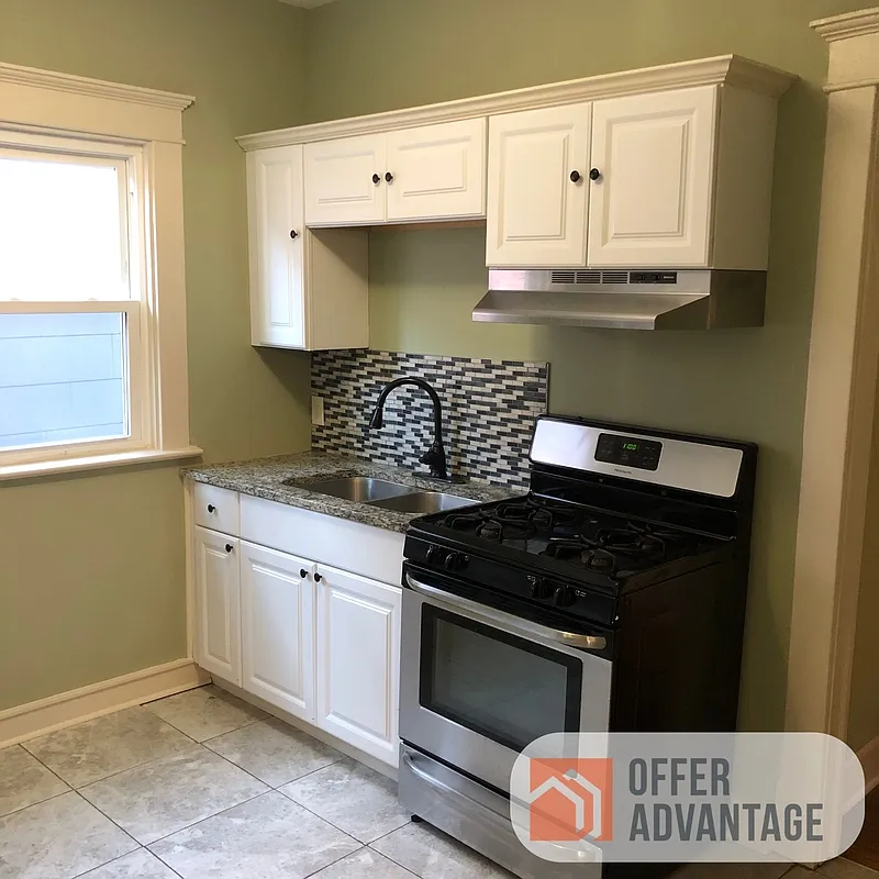 3 bed, 1.0 bath, $1,500 — Photo 1