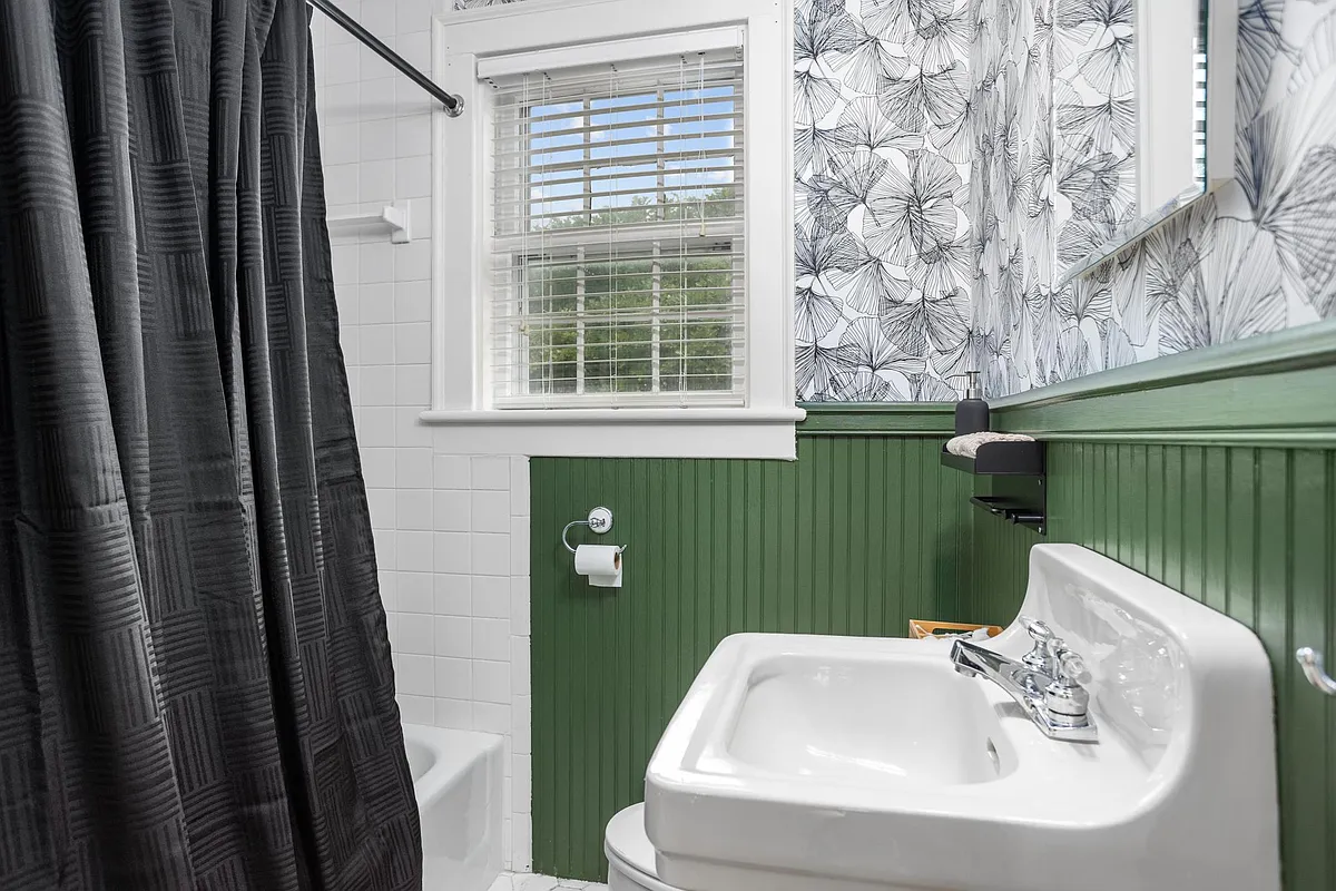 Building Photo - 11 Acorn St #B