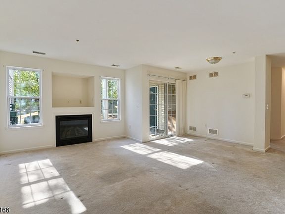 2nd image of 674 Honeybrook Cir