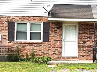 65 Conewago Dr, Hanover, PA 17331