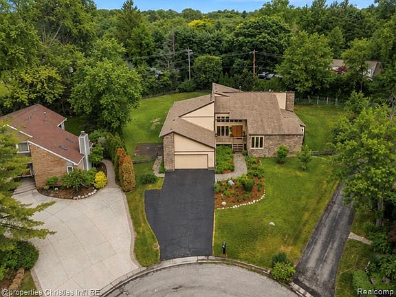 2nd image of 4566 Walden Dr