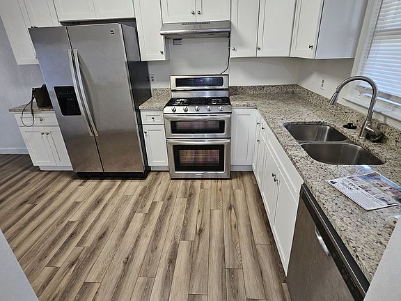 5th image of 1123 Clay St
