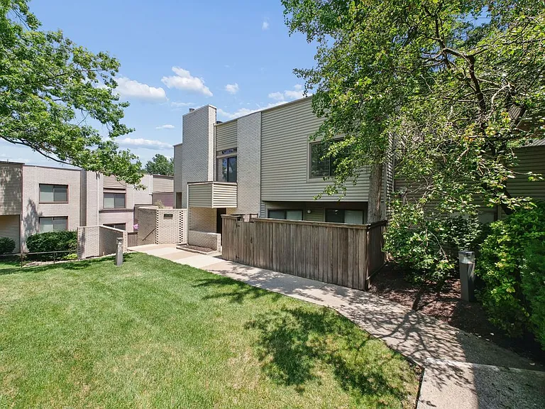 2332 Dana Ave — Photo 4