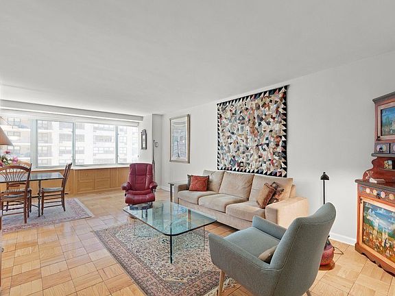 2nd image of 315 W 70th St APT 7L