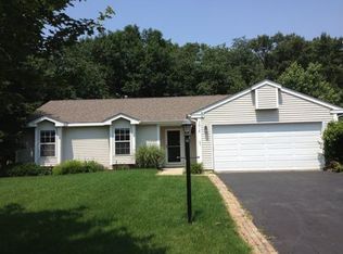 1014 Wembley Dr, Island Lake, IL 60042