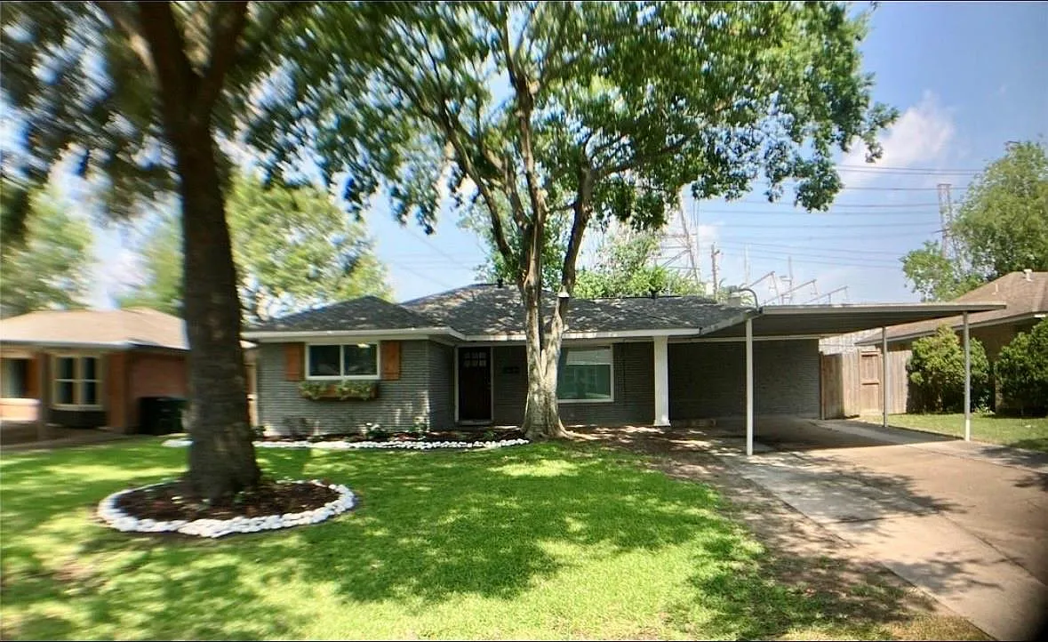3 bed, 2.0 bath, 1216 sqft, $2,495 — Photo 1