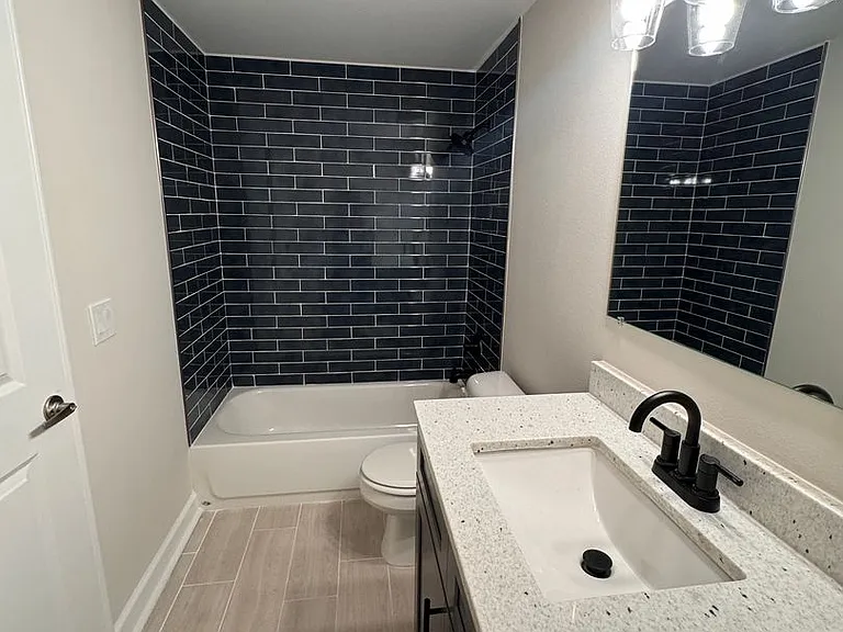 5630 Pershing Ave #33 — Photo 15