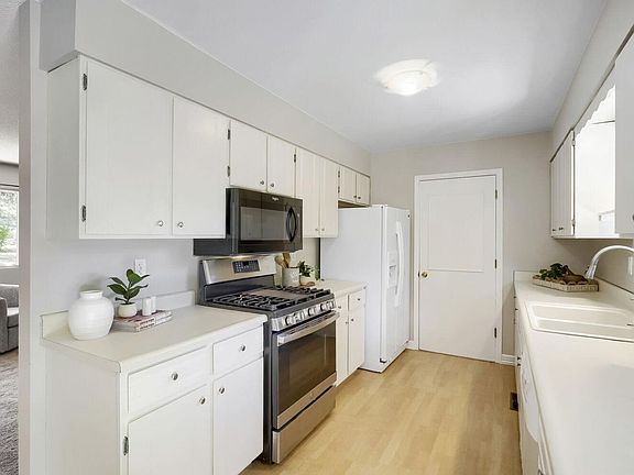 5th image of 3212 Killdeer Dr
