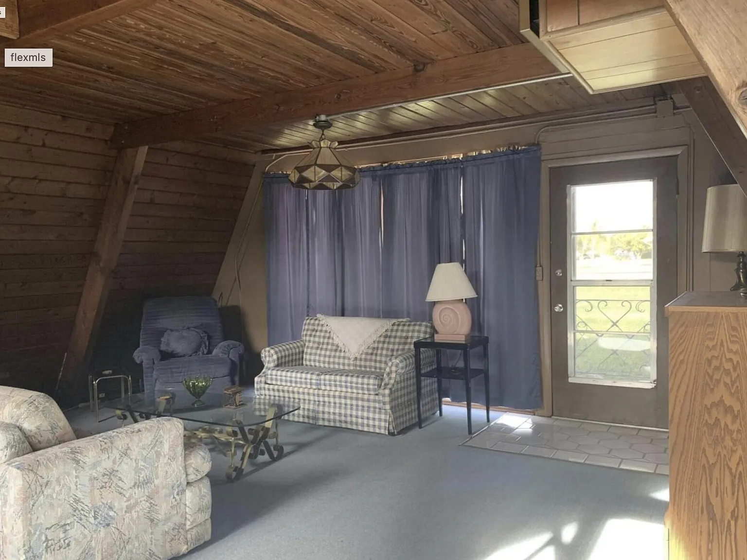 2 bed, 1.5 bath, 1800 sqft, $1,995 — Photo 2