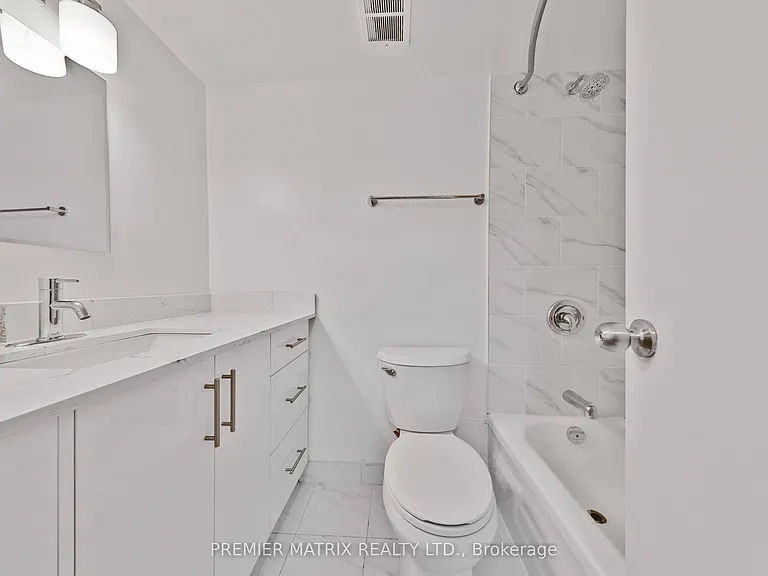 65 Thorncliffe Park Dr #608 — Photo 17