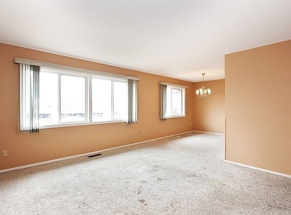 3rd image of 13930 36th Ave N