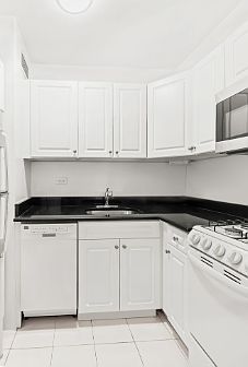 3rd image of 333 E 46th St APT 8C