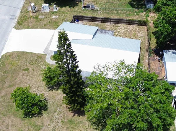 2564 2nd Place SW, Vero Beach, FL 32962