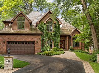 682 Riford Rd, Glen Ellyn, IL 60137