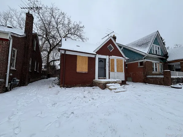 9153 Ward St, Detroit, MI 48228