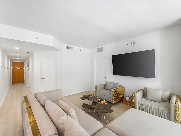 244 Biscayne Blvd #1808 — Photo 9