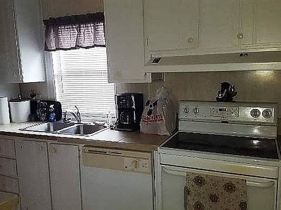 3rd image of 210 Tropic Dr