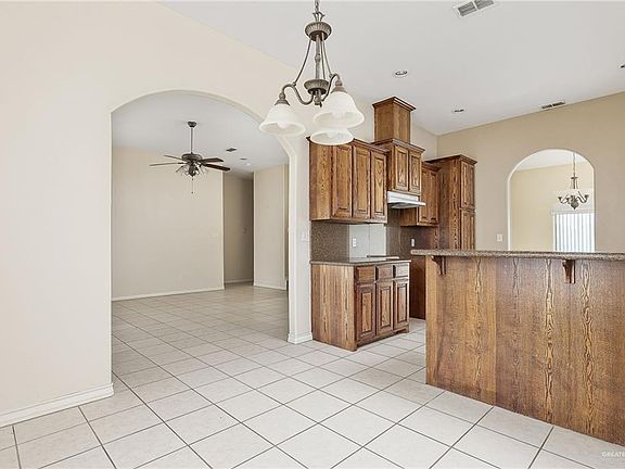 5th image of 1417 International St