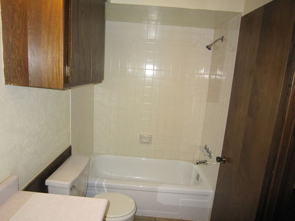2nd image of 519 Davis Ave