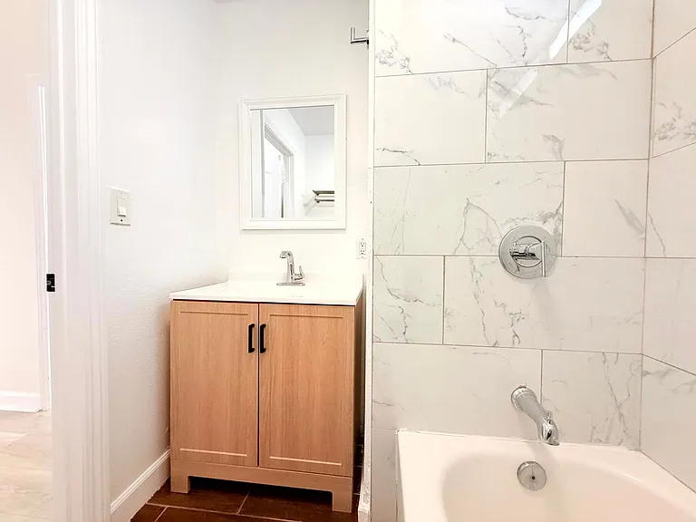 432 N Kingsley Dr. — Photo 11