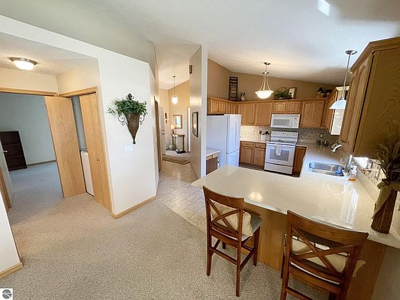 5th image of 2103 Seaview Dr