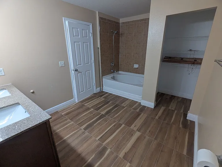 1628 Strathmore Cir — Photo 16