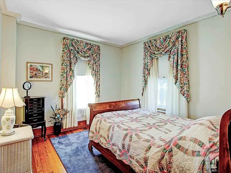 137 E Court St #4 — Photo 11