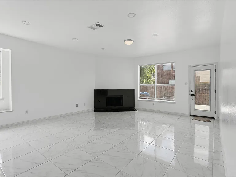 5001 Spicewood Dr — Photo 6