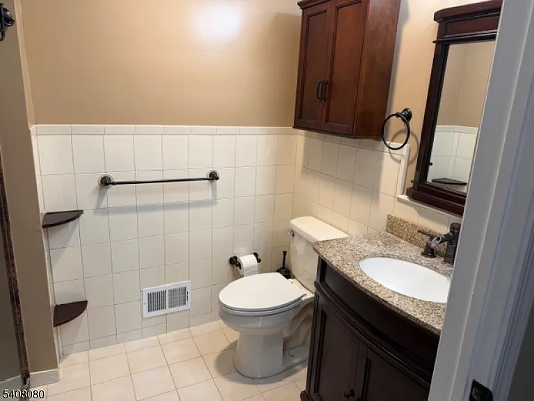 540 Holly Ct — Photo 9