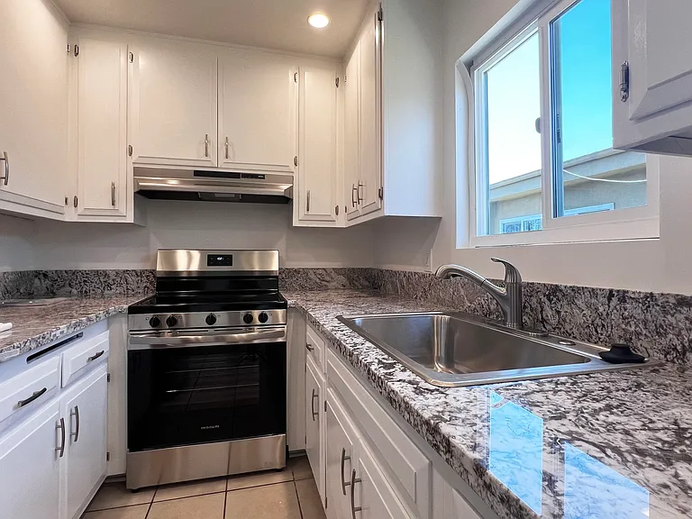 1419 S Orange Ave #15 — Photo 10