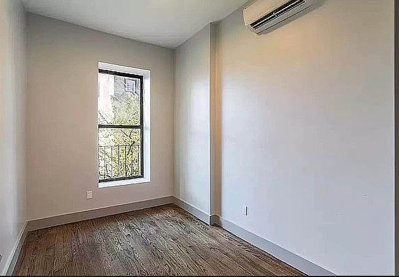 5th image of 636 Lafayette Ave #4A