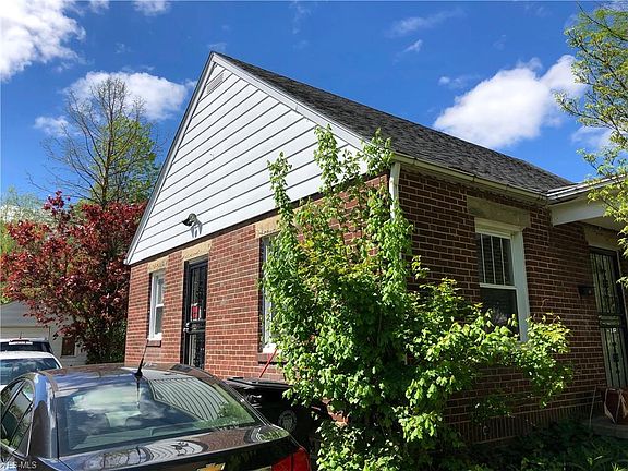 3rd image of 1068 Lindsay Ave