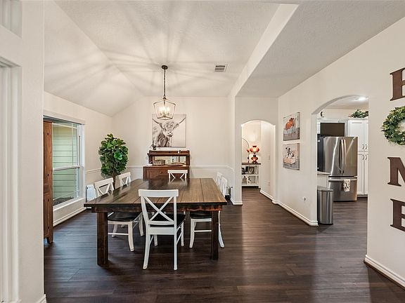 4th image of 25680 Wisteria Ln