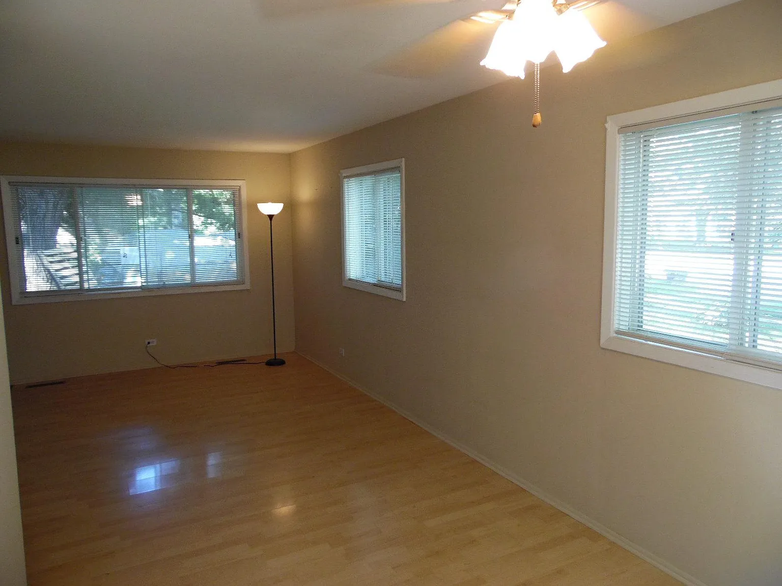 3 bed, 1.5 bath, $2,500 — Photo 3