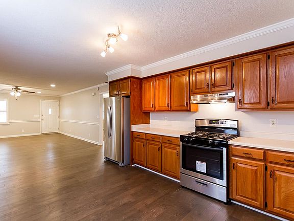 4th image of 125 Twin Oak Dr