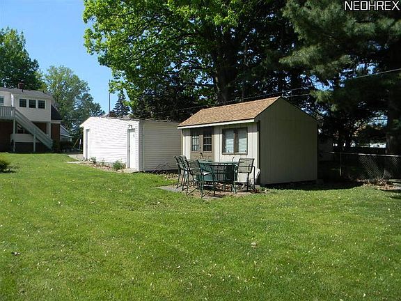 5th image of 9719 Cardwell Ave