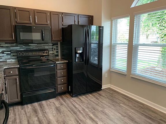 3rd image of 17733 Cedarbrook Dr