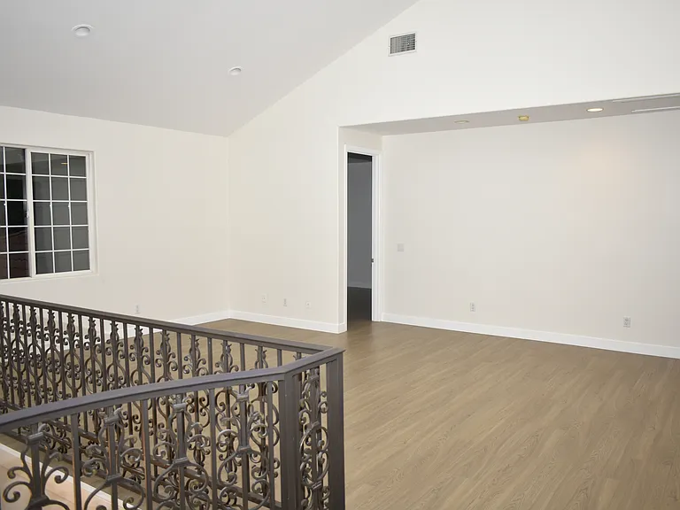4751 Haskell Ave — Photo 25