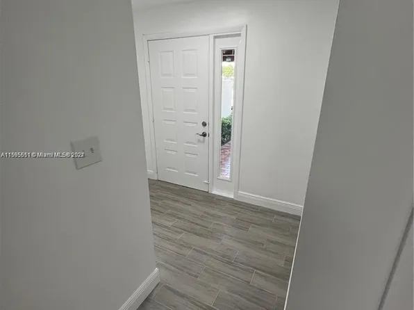 2050 SW 122nd Ave APT 22, Miami, FL 33175