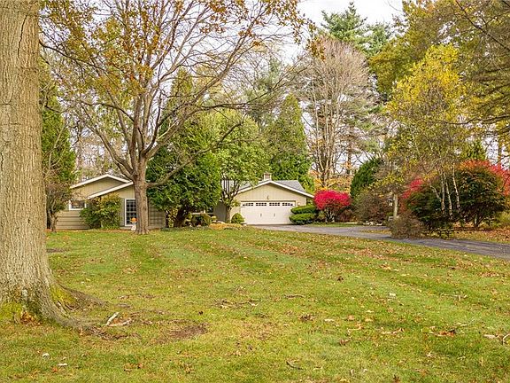 3rd image of 140 Manning Dr