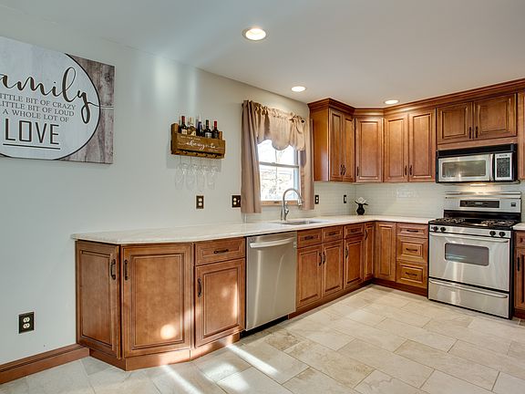 3rd image of 83 Meroke Ln