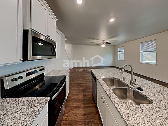 3rd image of 2113 104th Dr SE
