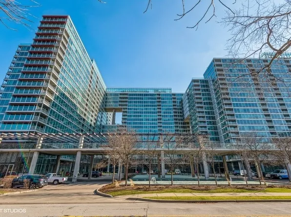 9655 Woods Dr #1109, Skokie, IL 60076