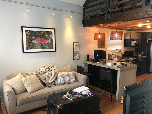 2nd image of 2534 W Cortland St APT 1