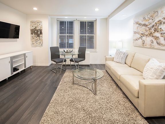 2nd image of 150 W 51st St APT 834