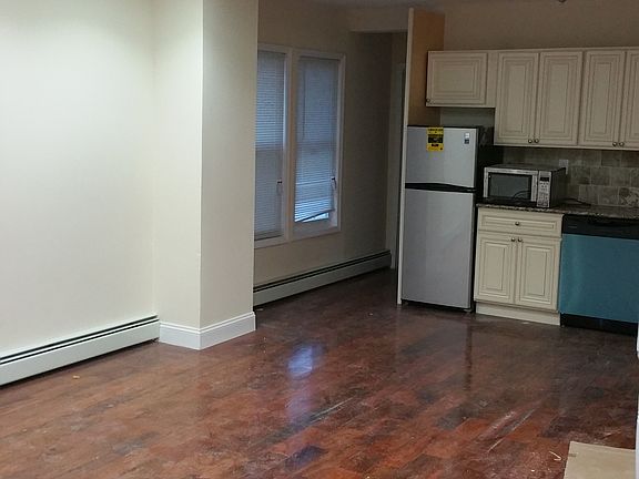 4th image of 11750 142nd St