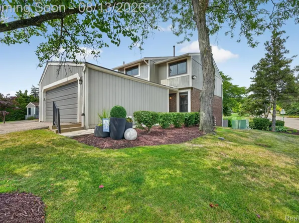 1060 Bristol Ct, Northville, MI 48167